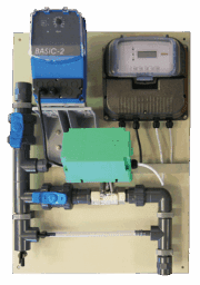 Thewatec Wasseraufbereitungssystem mit BASIC-2 Steuergerät, Mess- und Regeltechnik sowie Ventilen auf Tafel montiert, für industrielle Anwendungen in der Wasserbehandlung